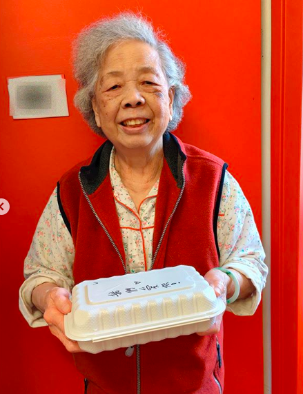 woman receiving food