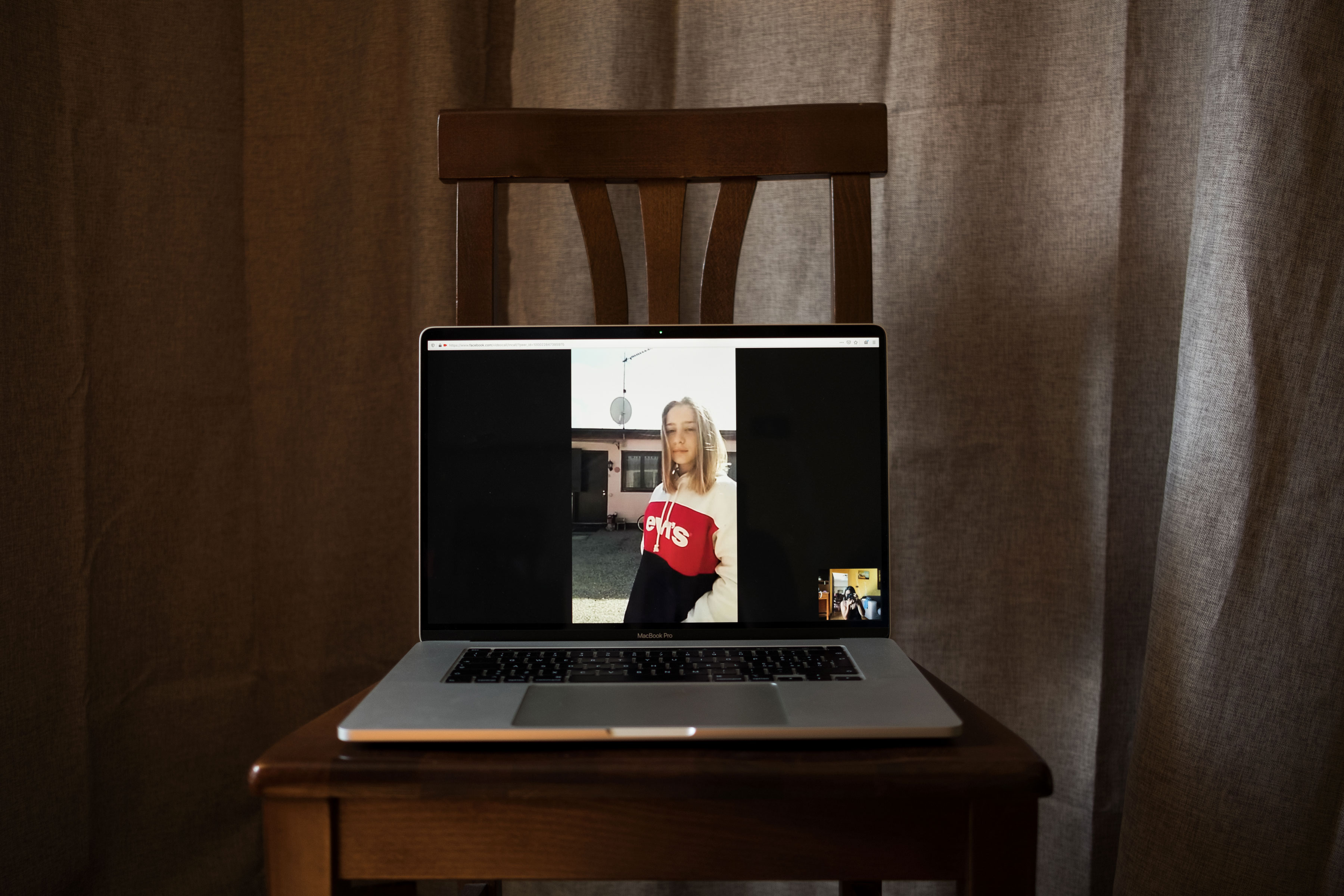 Giulia Frigieri: progetto fotografico in quarantena sugli adolescenti