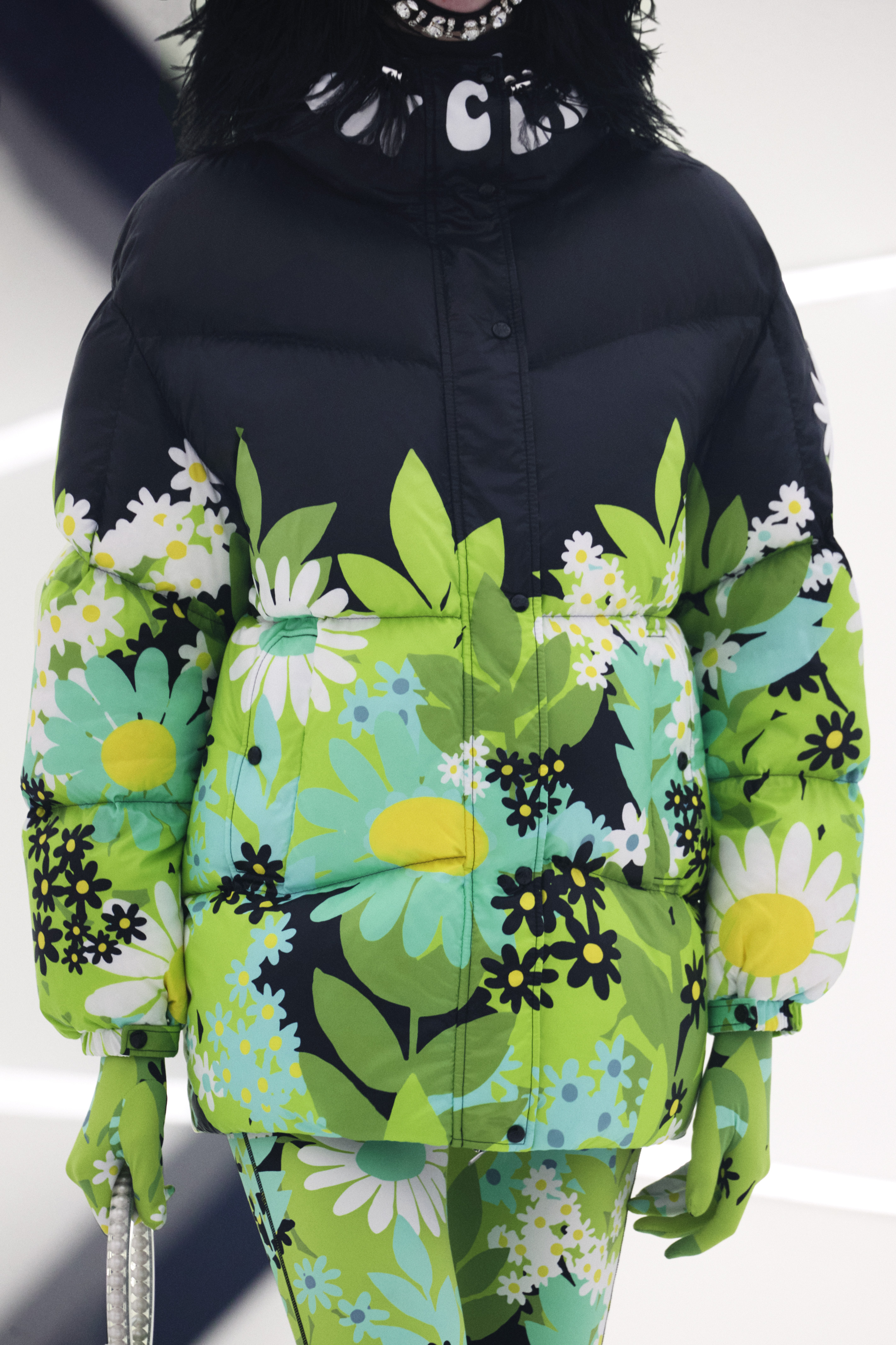 1590683739832-8-MONCLER-RICHARD-QUINN_DETAILS-IMAGES-33