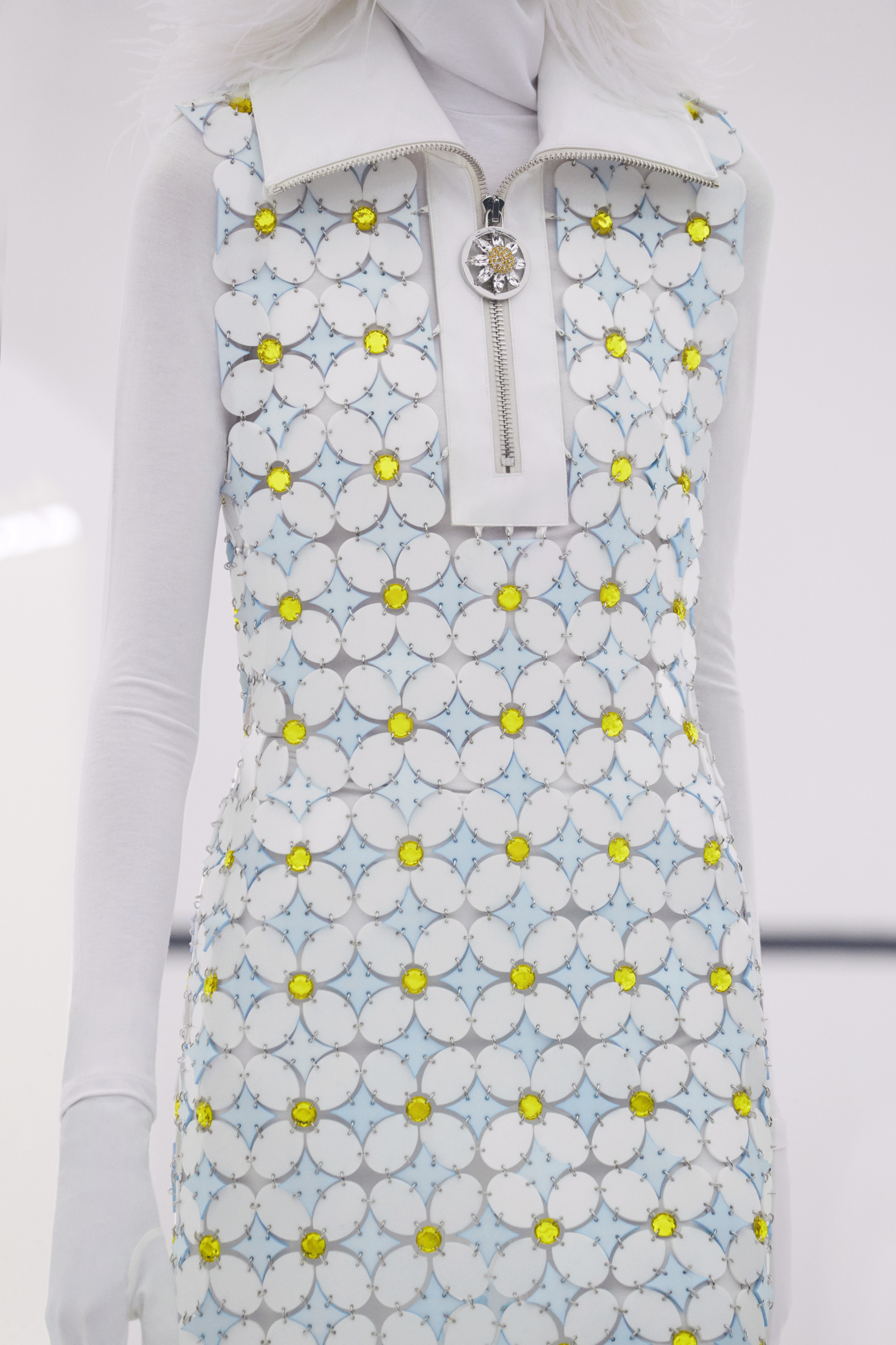 1590683743943-8-MONCLER-RICHARD-QUINN_DETAILS-IMAGES-16