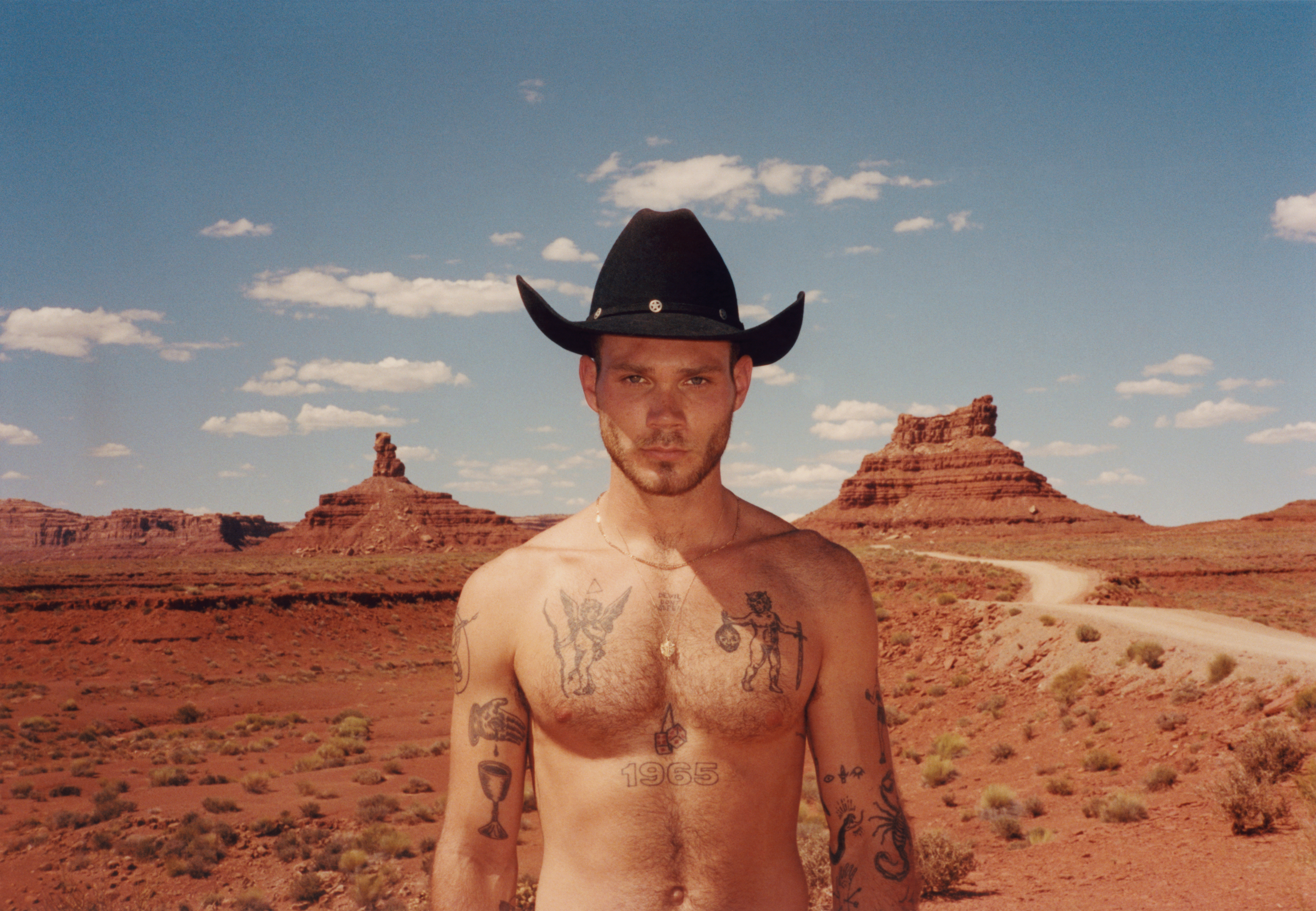 I cowboy queer d'America: intervista al fotografo Luke Gilford