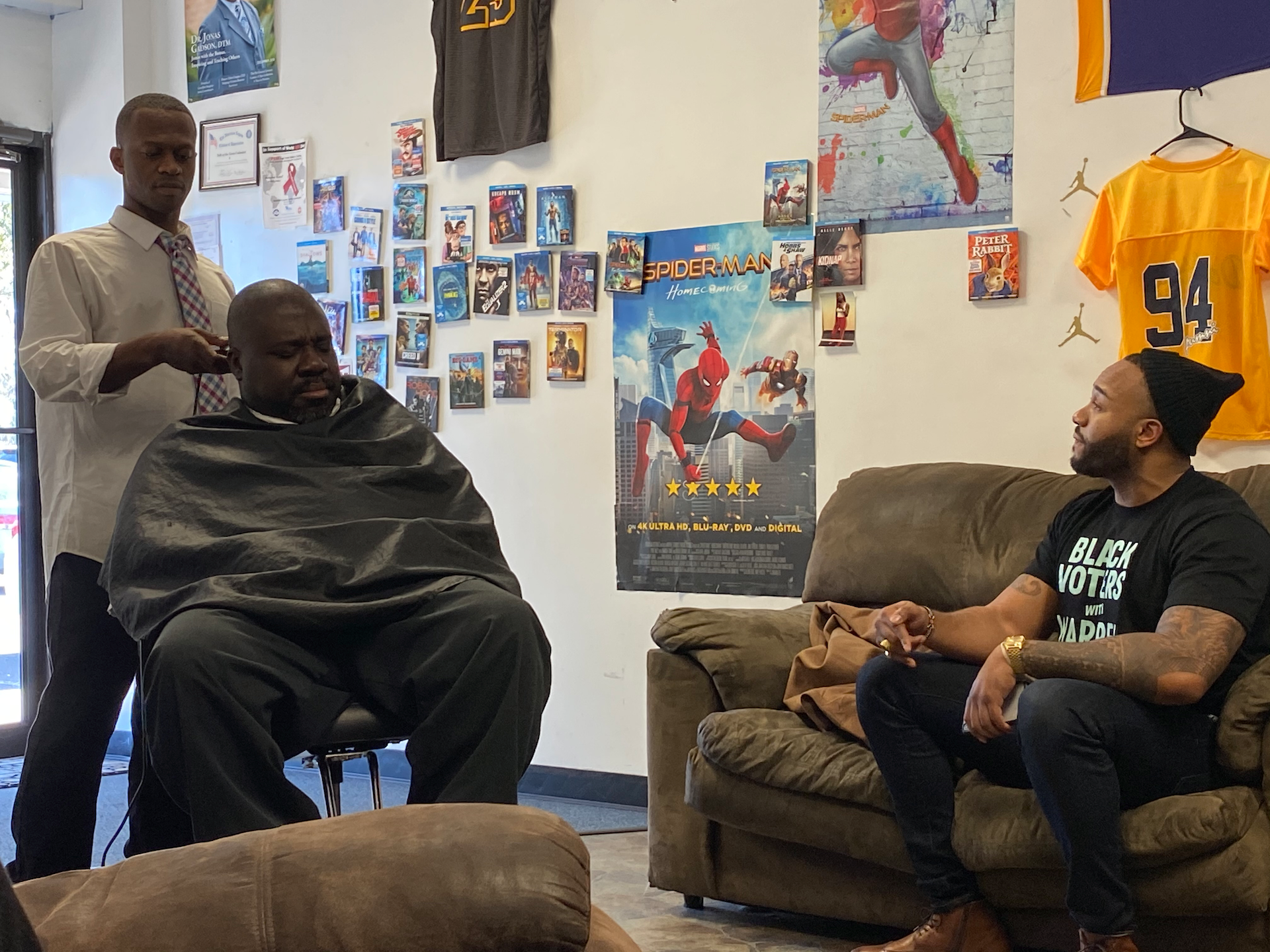 How a Warren Surrogate’s Tweet About a Black Barbershop Turned Into the