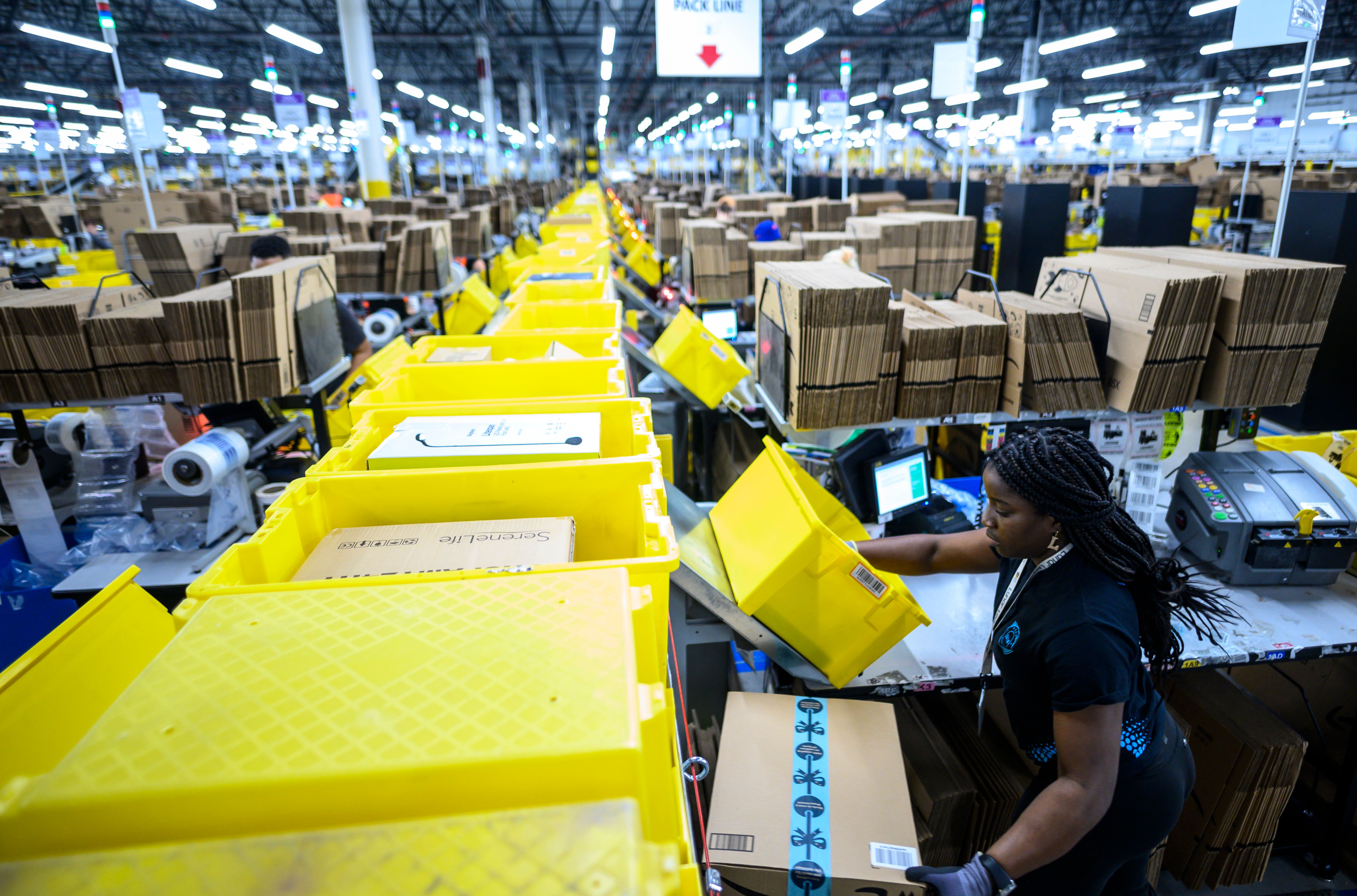 Amazon Warehouse Workers Are Abandoning Their Jobs in Droves