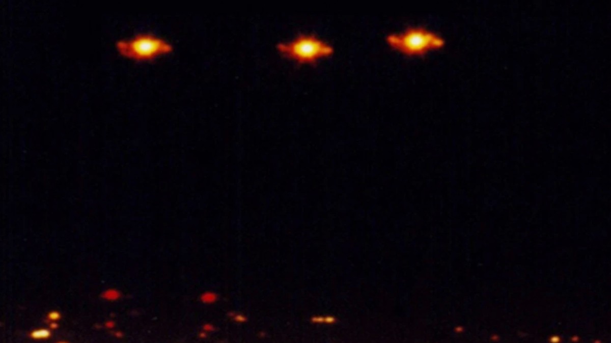 23 Years Later, the Phoenix Lights Are Still Unexplained