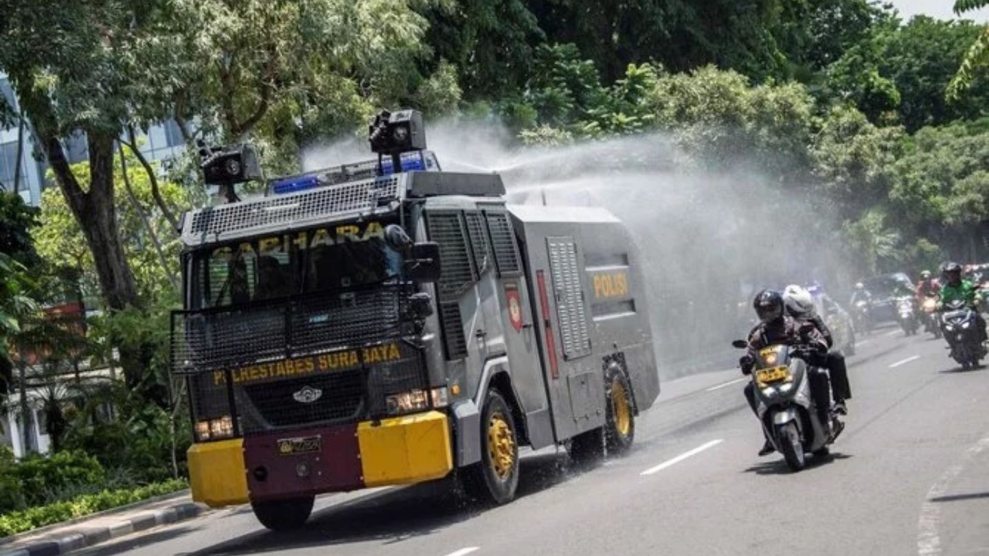Hoax Konspirasi Virus Corona Senjata Biologis Bikinan Tiongkok Atau Amerika Serikat Menyebar Di Grup Whatsapp<script async src=