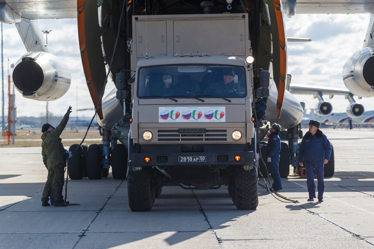 Trump Thinks It's ‘Very Nice’ of Putin to Send That Giant Plane Load of Coronavirus Aid