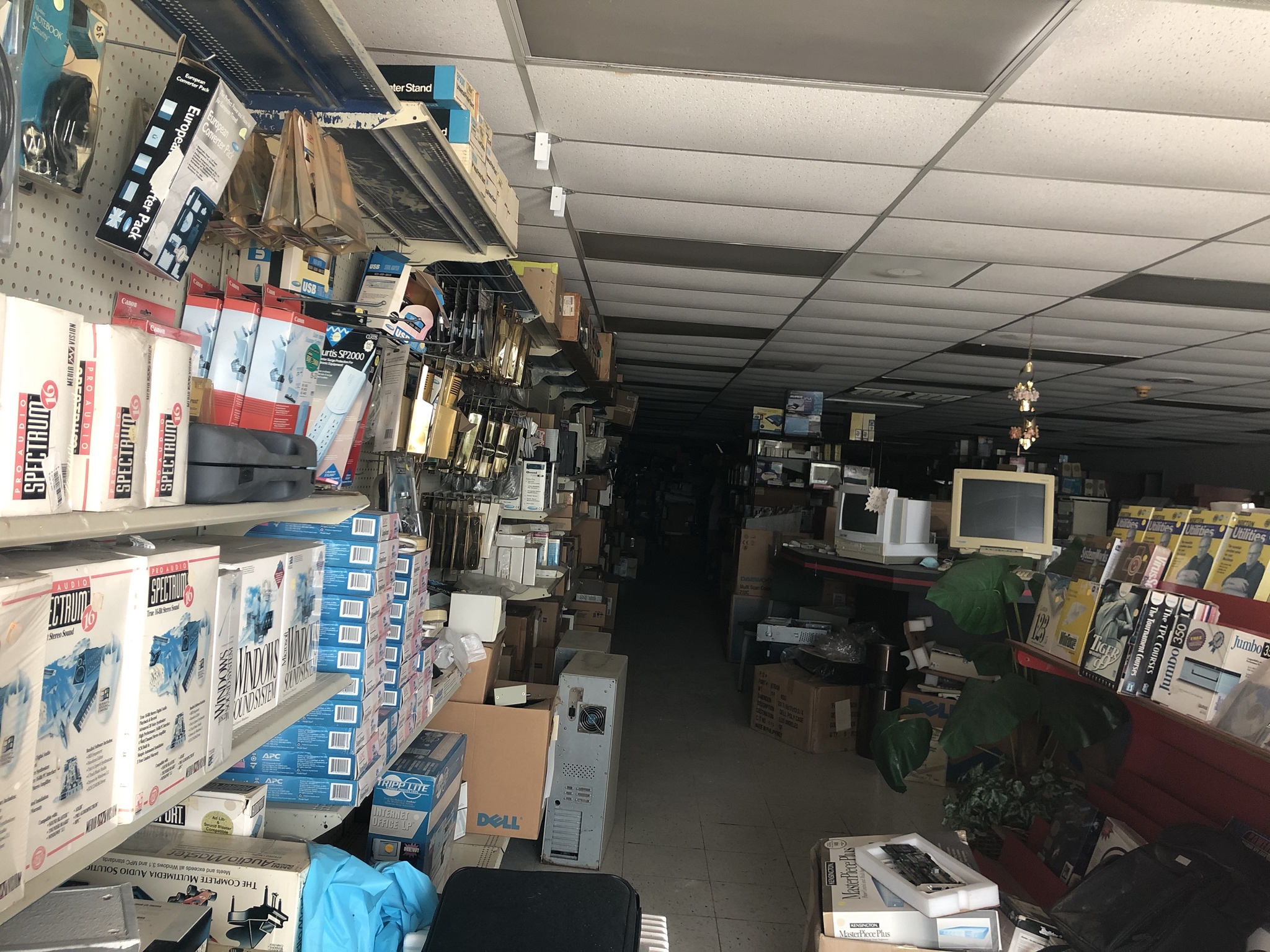 This Abandoned Computer Store Is a Time Capsule of Early 2000s Tech