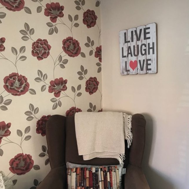 Live Laugh Love Mums Defend The Much Maligned Decor Trend