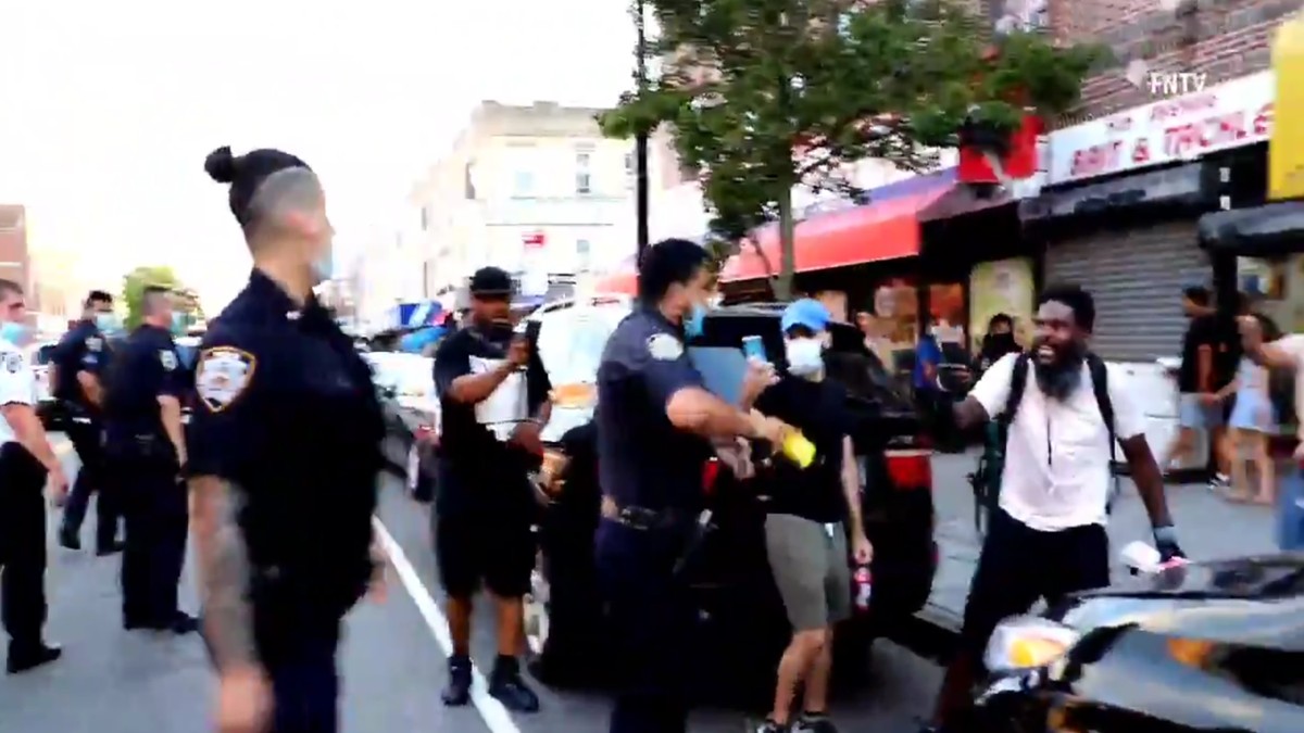 Video Shows A Cop Beating Up And Tasing A Blm Protester In Brooklyn 