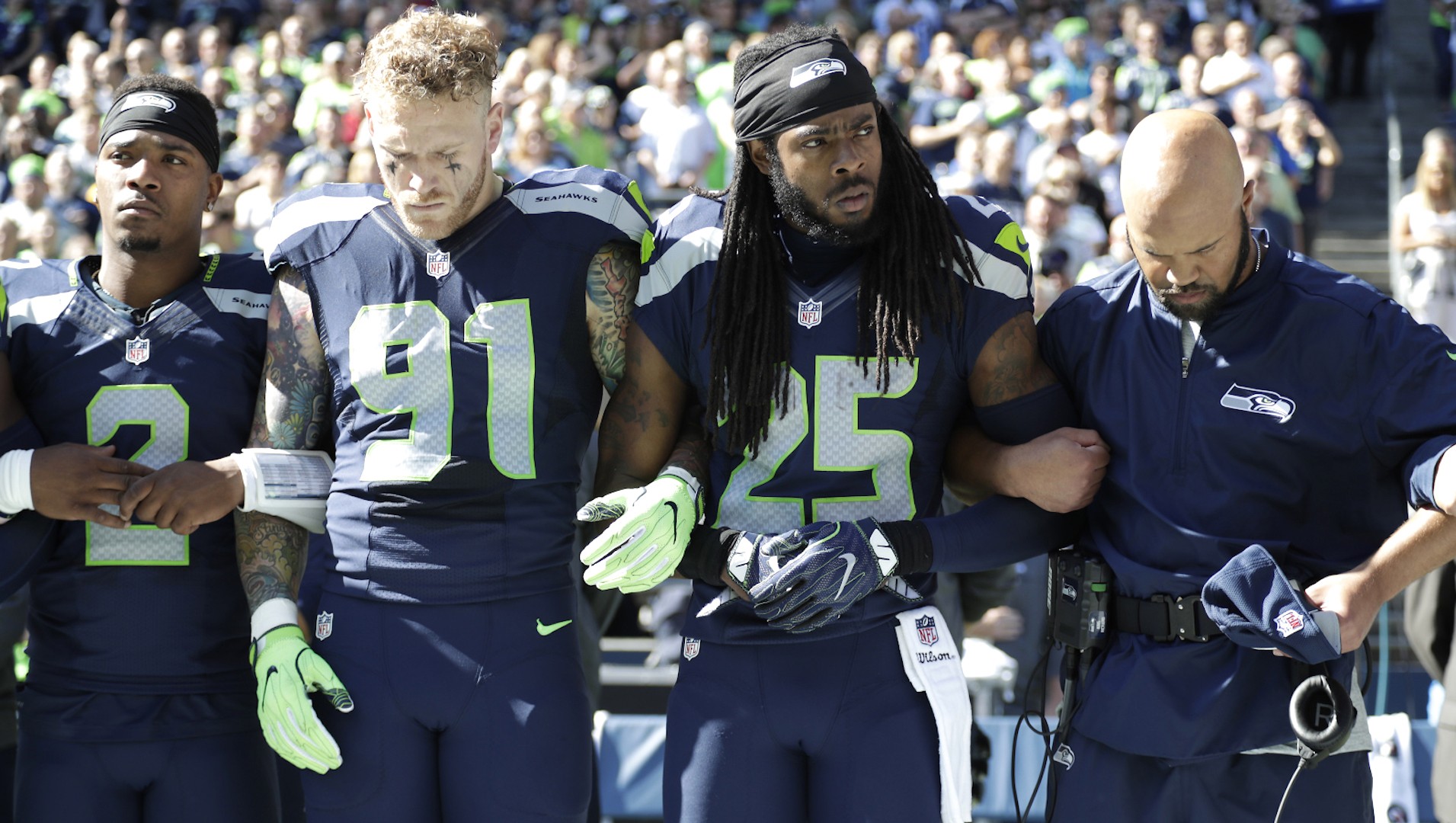 Beaumont Bulls youth football team continues national anthem protest