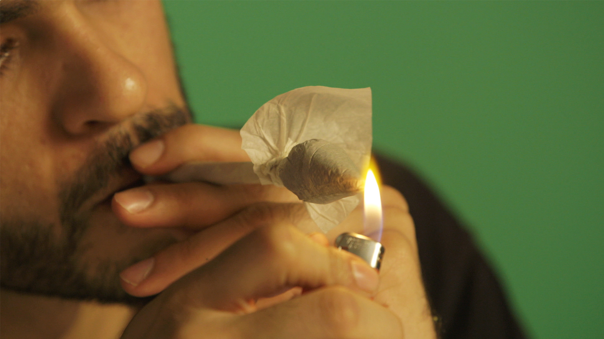 DIY: How to Roll a Rose Blunt