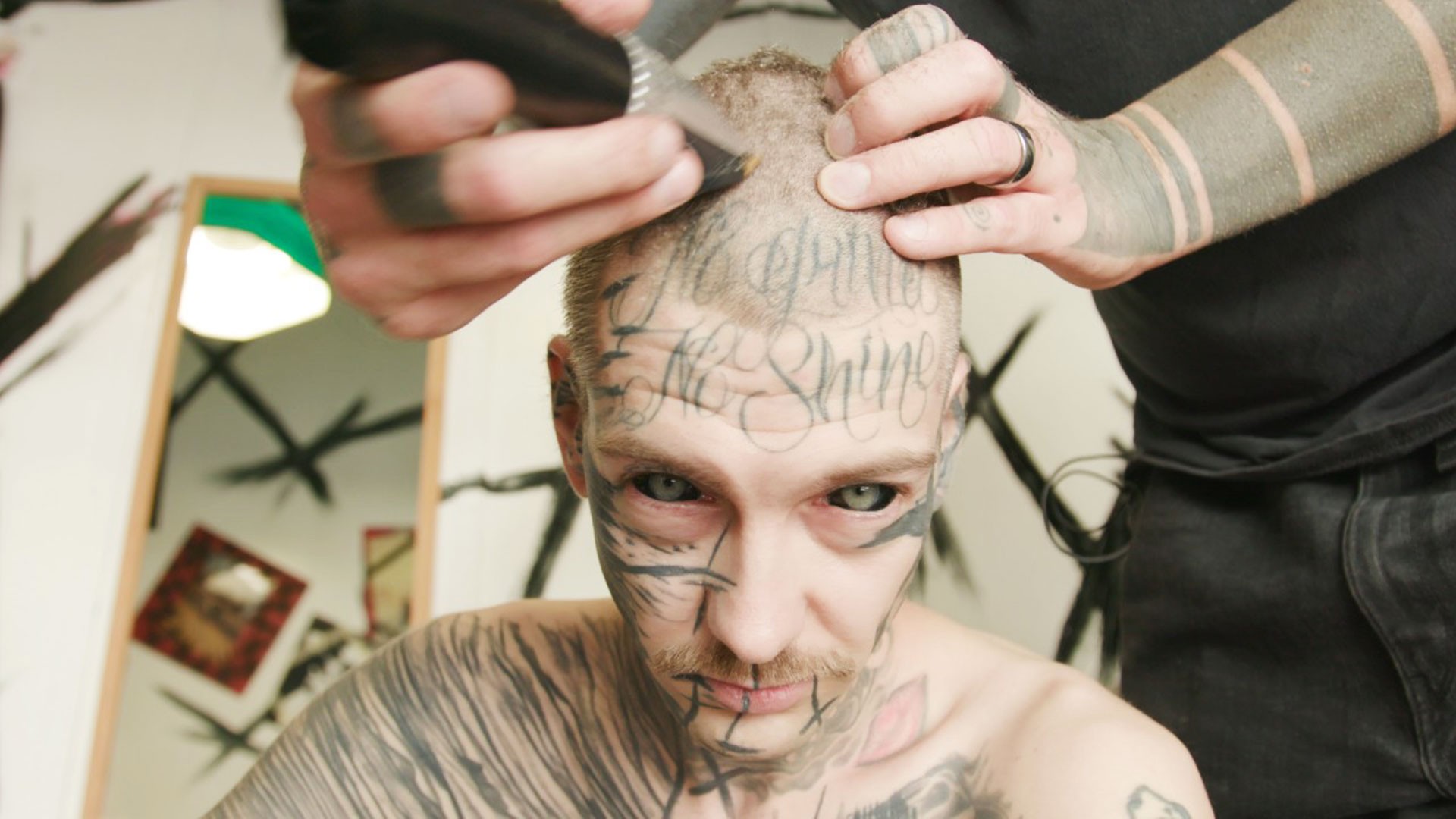 Männer hals tattoos 40 kleine