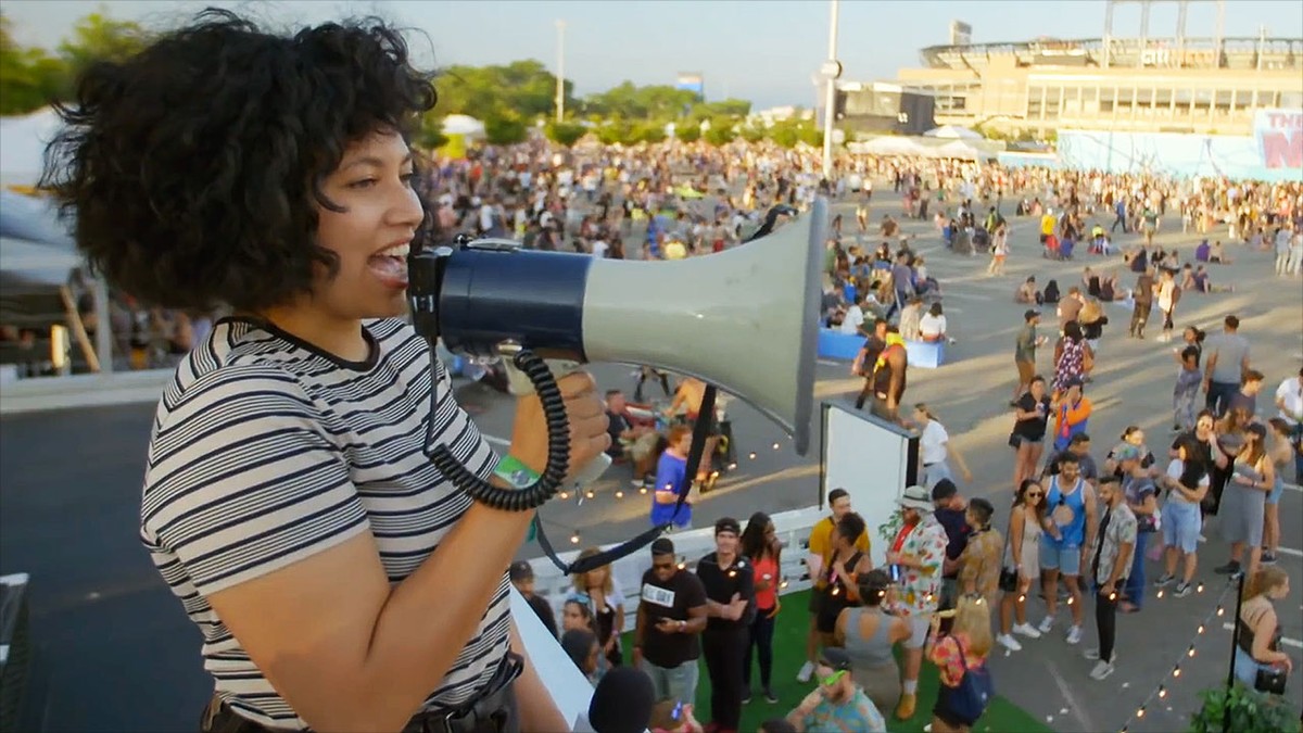 Lorelei Ramirez Finds God at a Music Festival - VICE TV