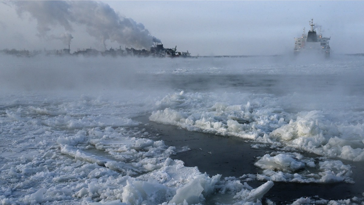 East coast winter. Циклон зима. Зимние штормы в Тофино. Зимний шторм близ Японии. Ледосток.