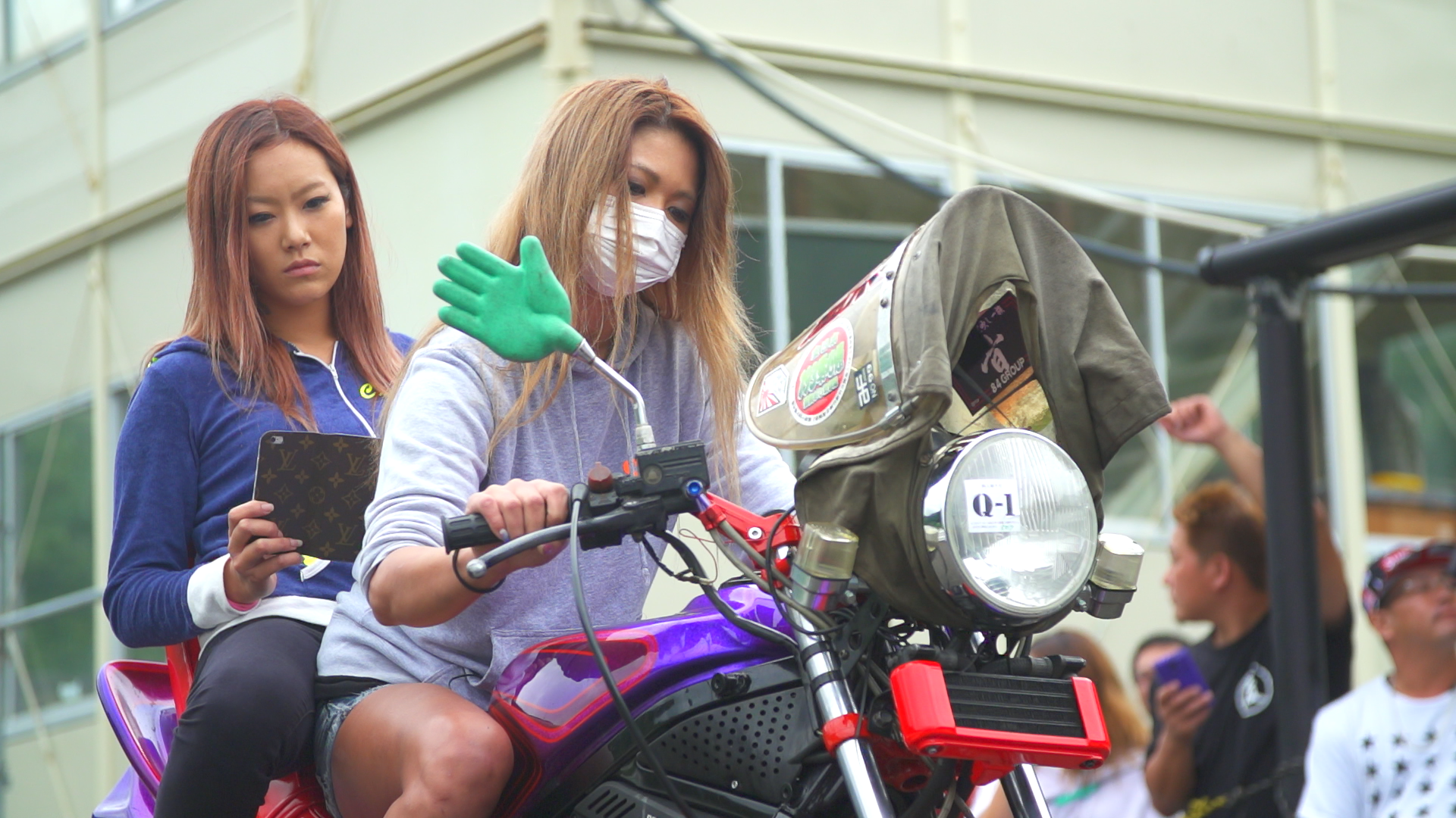 Q 1 Grand Prix Ep03 旧車の祭典でコール最強を目指すバイク女子 Vice Video Documentaries Films News Videos