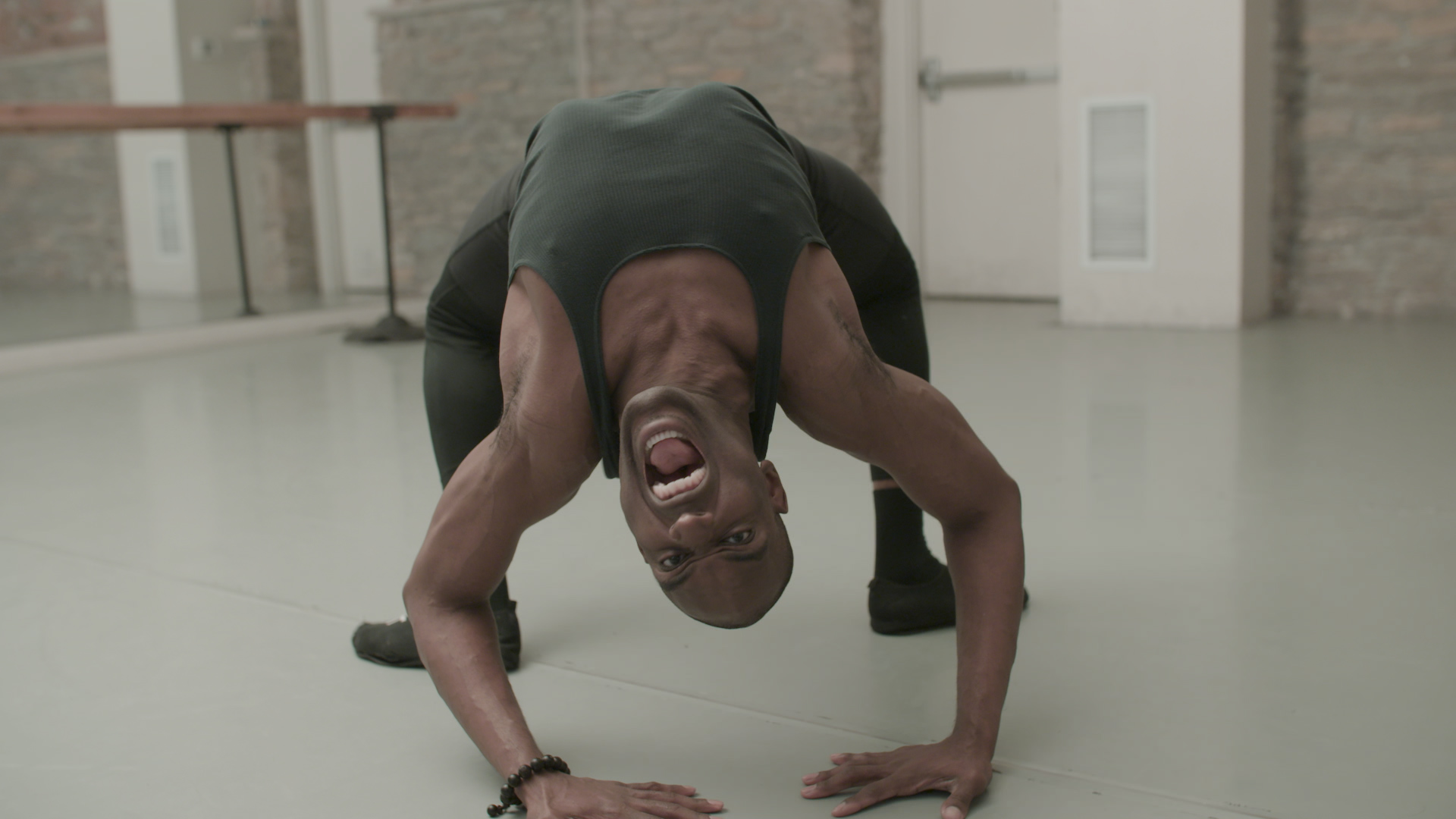 Meet the Flexible Man Who Loves to See People Squirm
